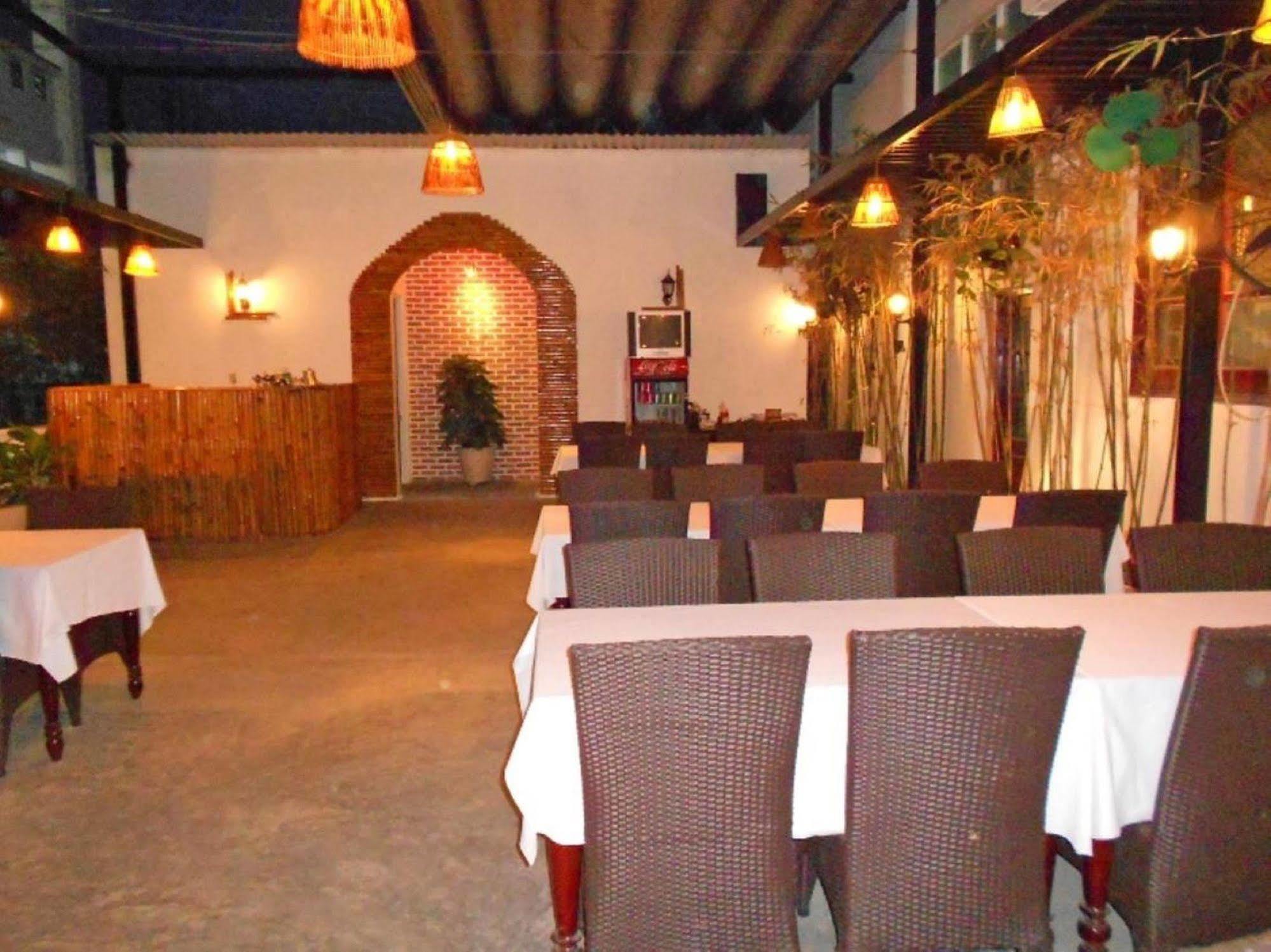 Oyo 381 Tuyet Mai Hotel Nha Trang Exterior photo